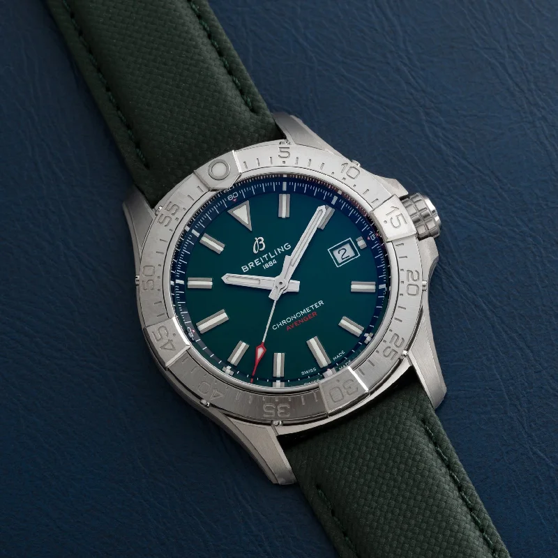 Luxury quartz watches with high-end movements   Breitling Avenger Automatic 42